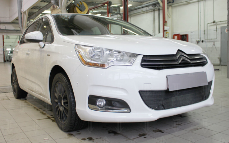 Защита радиатора "Standart" Citroen C4 (2010-2015) под парктроник, чёрная купить недорого с доставкой в Убинское