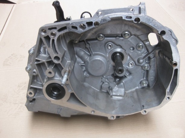 Механическая коробка переключения передач (МКПП 5-ст.) Renault JR5-514, двигатель К4М  1.6 16V, новая, оригинал 320106193R 8200934990 купить недорого с доставкой в Убинское