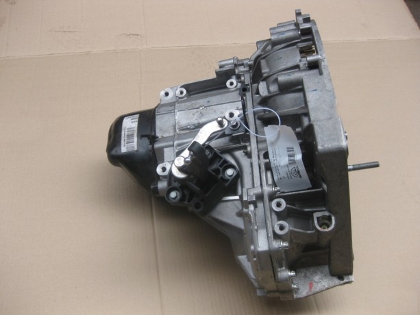 Механическая коробка переключения передач (МКПП 5-ст.) Renault JR5-514, двигатель К4М  1.6 16V, новая, оригинал 320106193R 8200934990 купить недорого с доставкой в Убинское